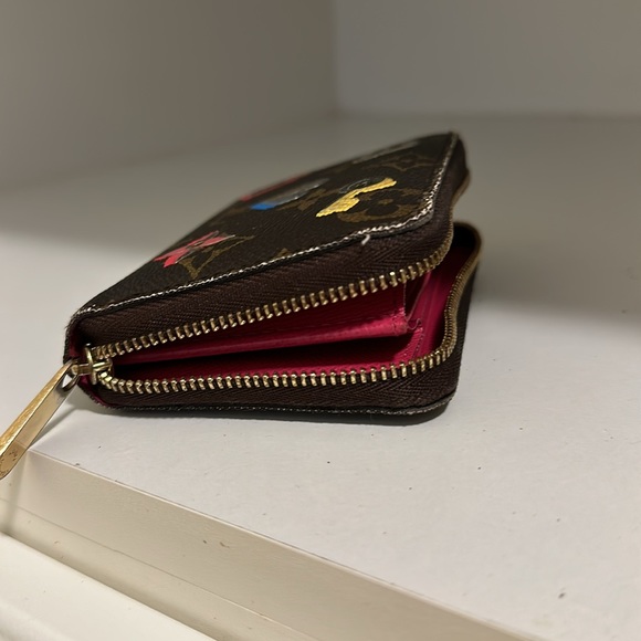 Louis Vuitton authentic wallet with zipper enclosure - Picture 7 of 9